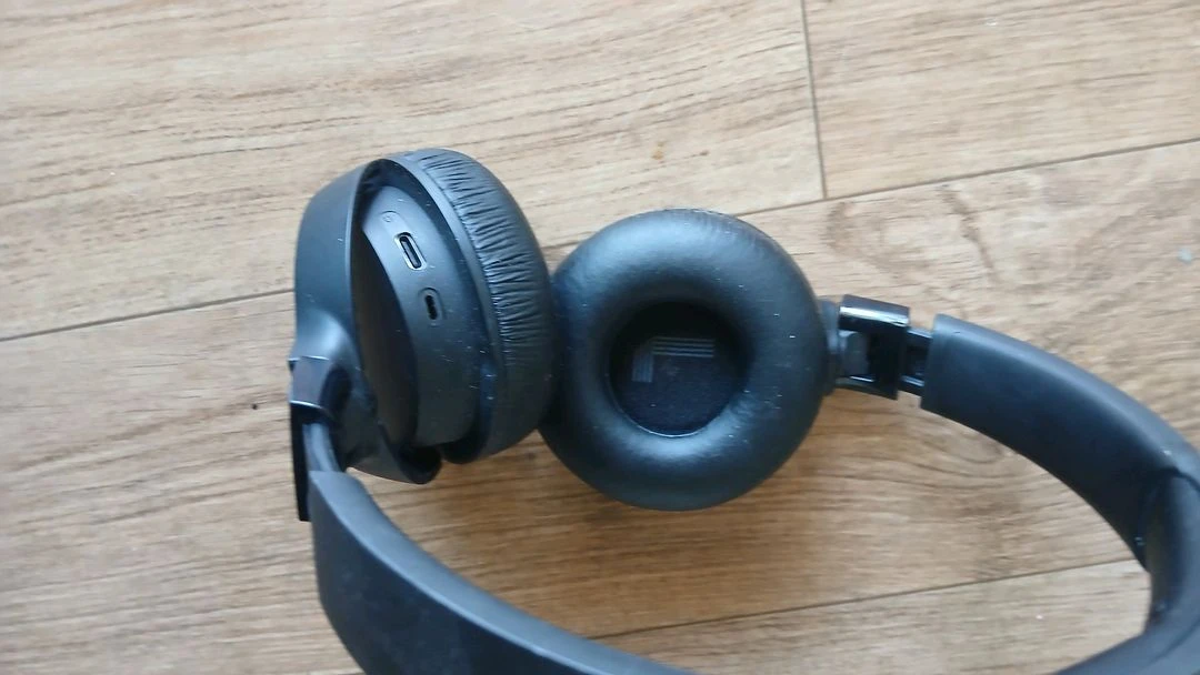 JBL 무선 헤드폰 블랙 판매합니다 이미지