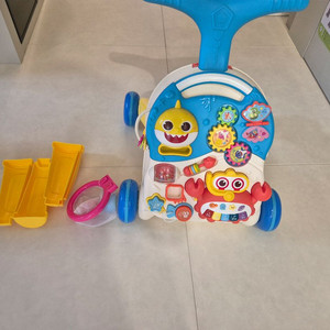 핑크퐁 아기상어 베이비워커