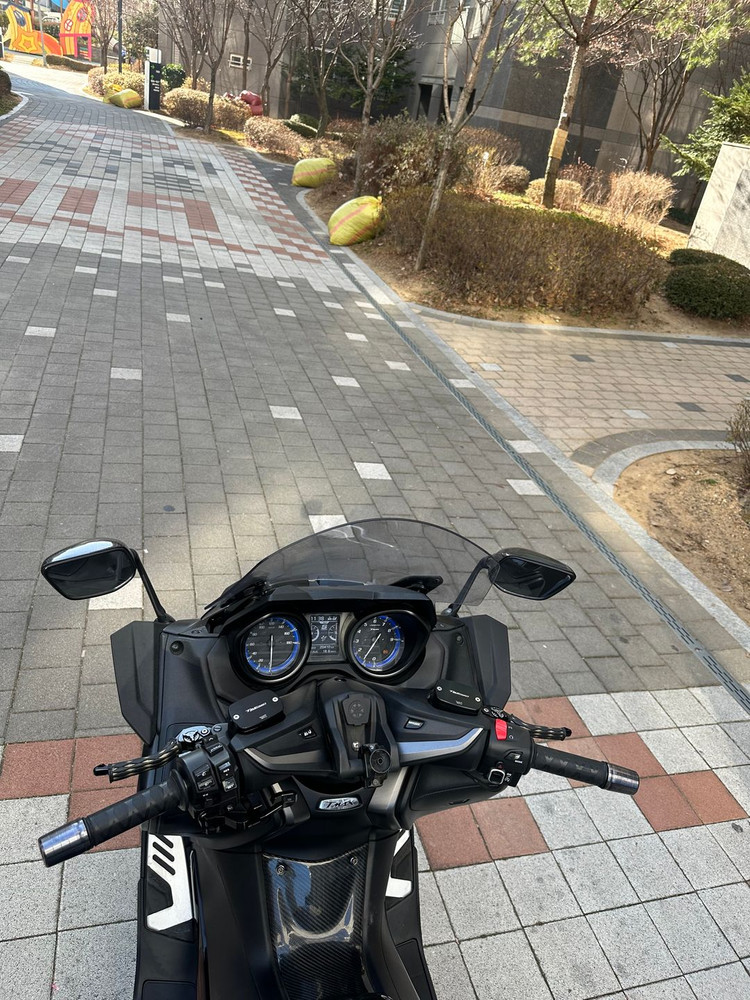 tmax560 20년식 2만km 상태 굿 실물 깡패 판매합니다 이미지