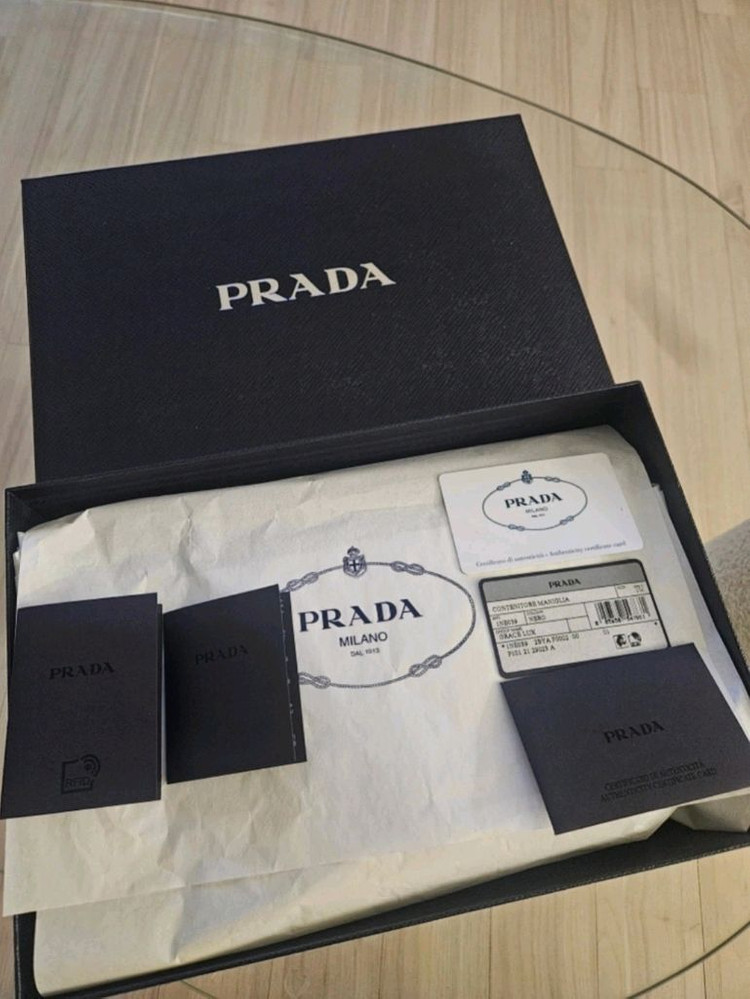 프라다 삼각로고 클러치백 새제품--2