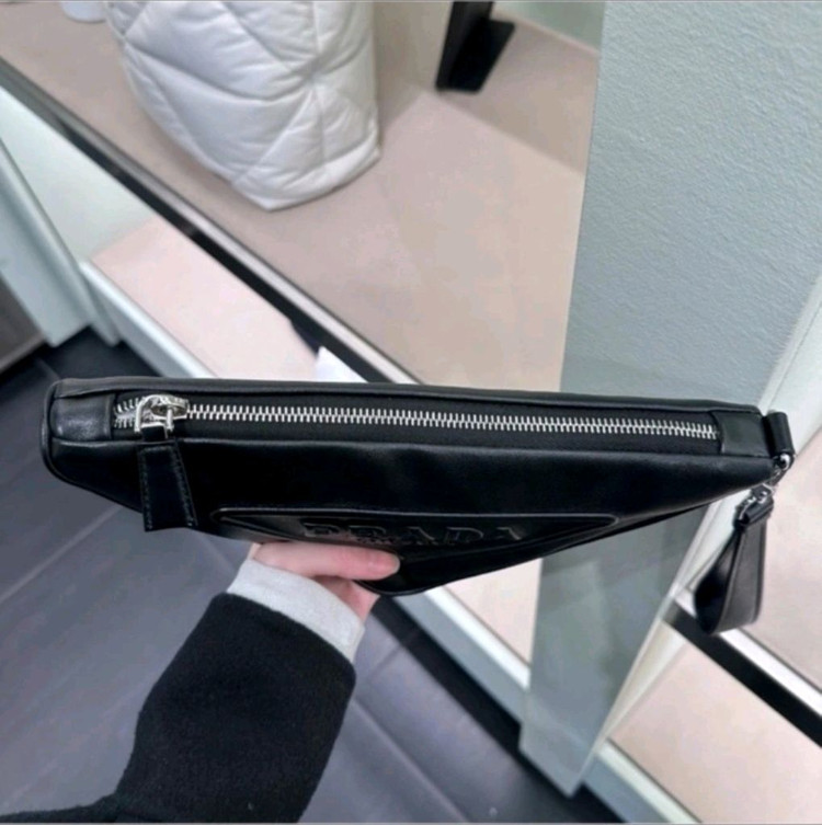 프라다 삼각로고 클러치백 새제품--5