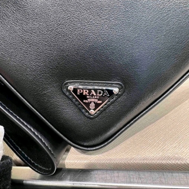 프라다 삼각로고 클러치백 새제품--6