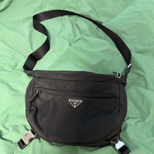프라다 바이커백 2vh994 미디움 m