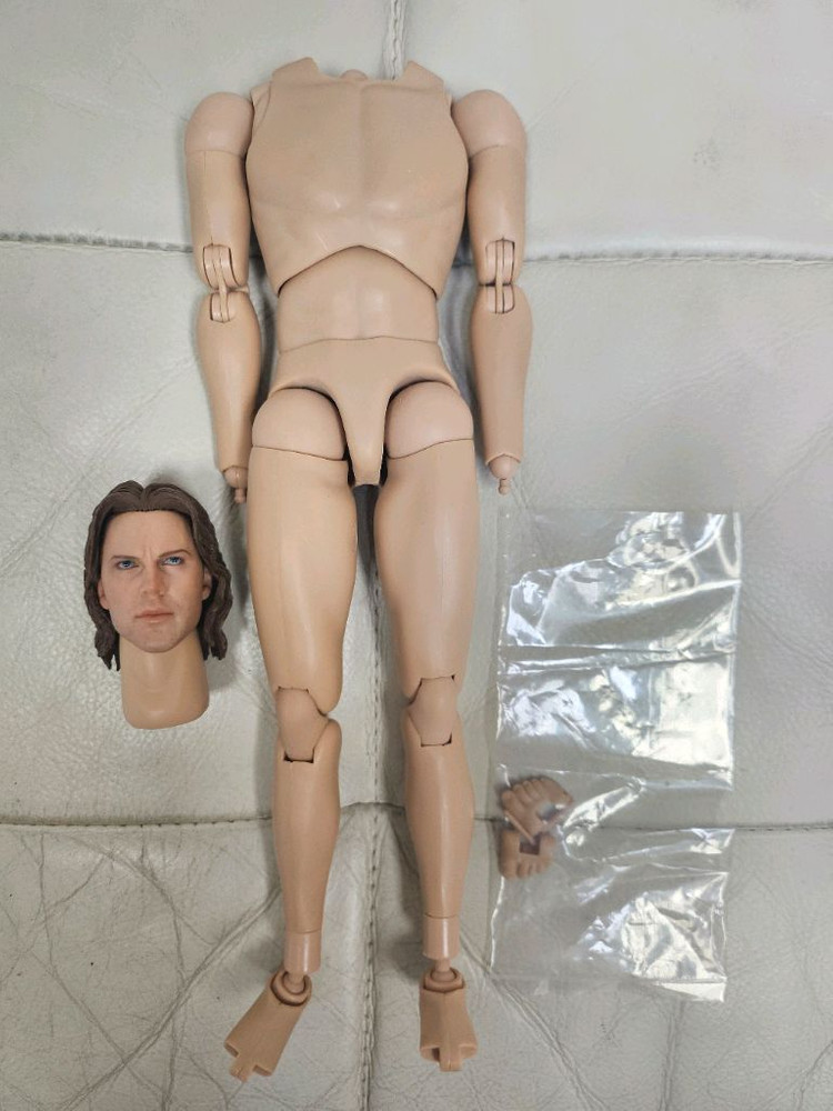 핫토이 ttm 13 코카시안 바디 2체--2