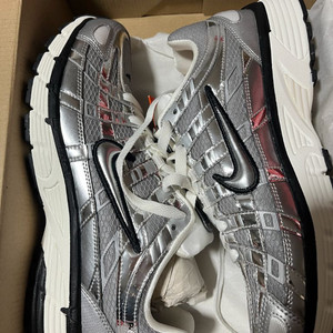 나이키 P-6000 메탈릭 실버 270