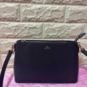 제이에스티나 크로스백