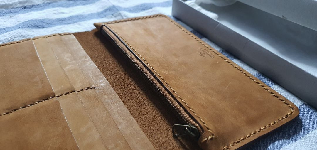 TF 트래블러스팩토리 가죽 지갑 롱 카멜 이미지