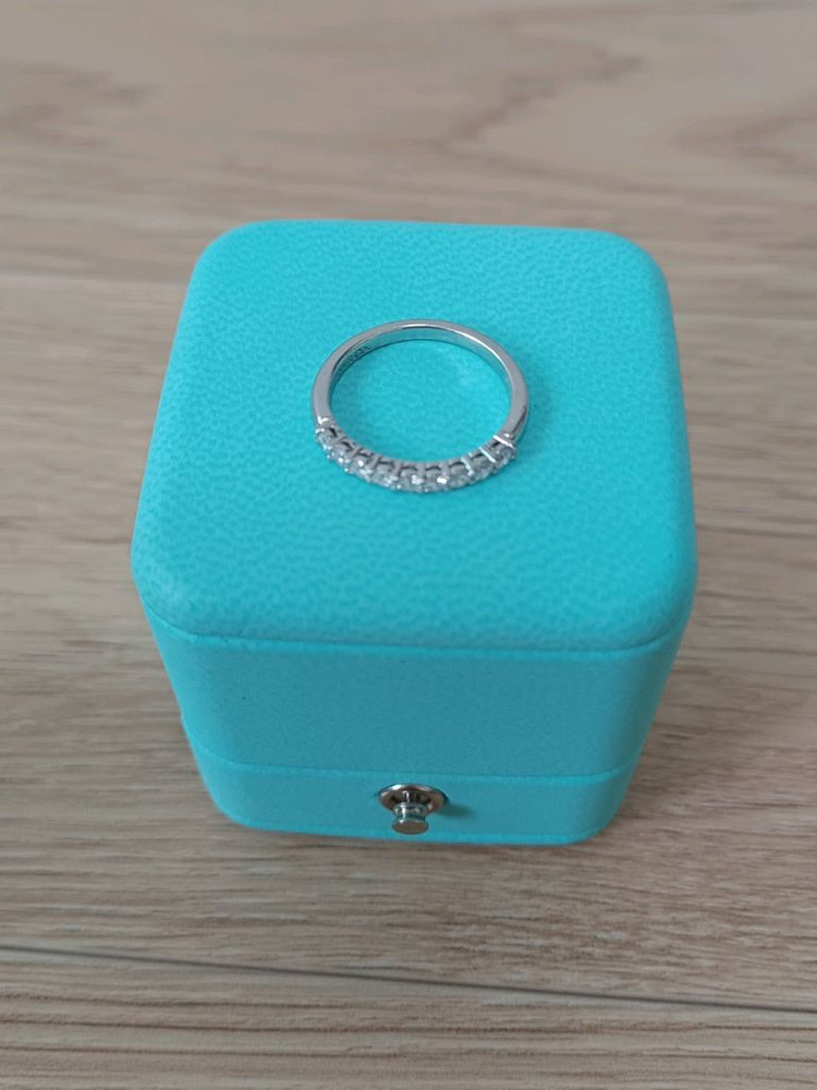 매장가665만)티파니 포에버 임브레이스 9p 하프서클 다이아 플래티늄 가드링 반지 이미지