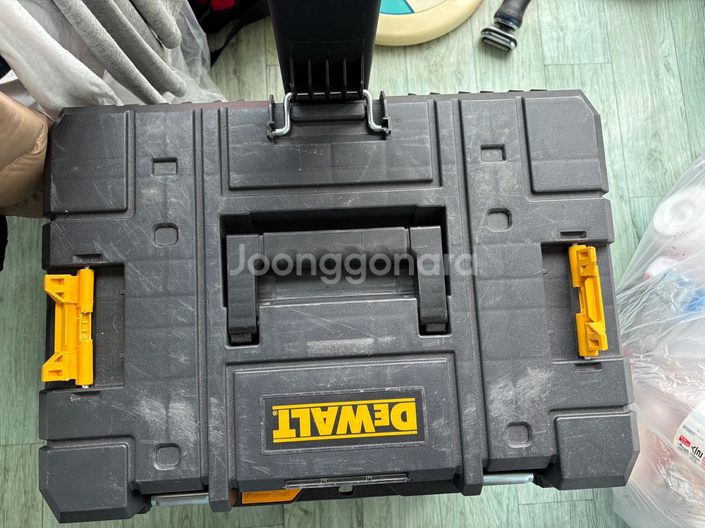 디월트 공구상자--1