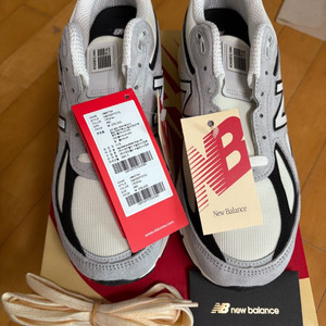 뉴발란스 USA한정판 U990TG4 GRAY 미사용 판매합니다