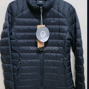 네파 여성 경량 패딩 새제품