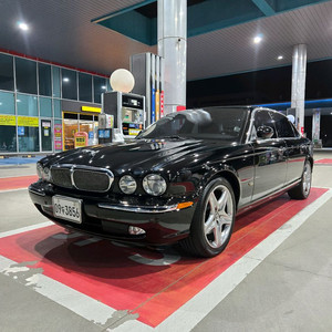 새차급 재규어 XJ8 4.2 롱바디, 짧은주행,보험이력무