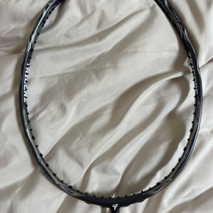 트리코어 지너스 배드민턴 라켓