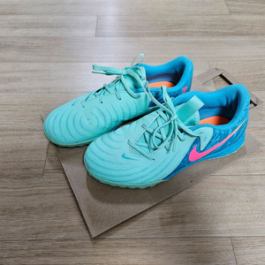 나이키 주니어 풋살화 225사이즈