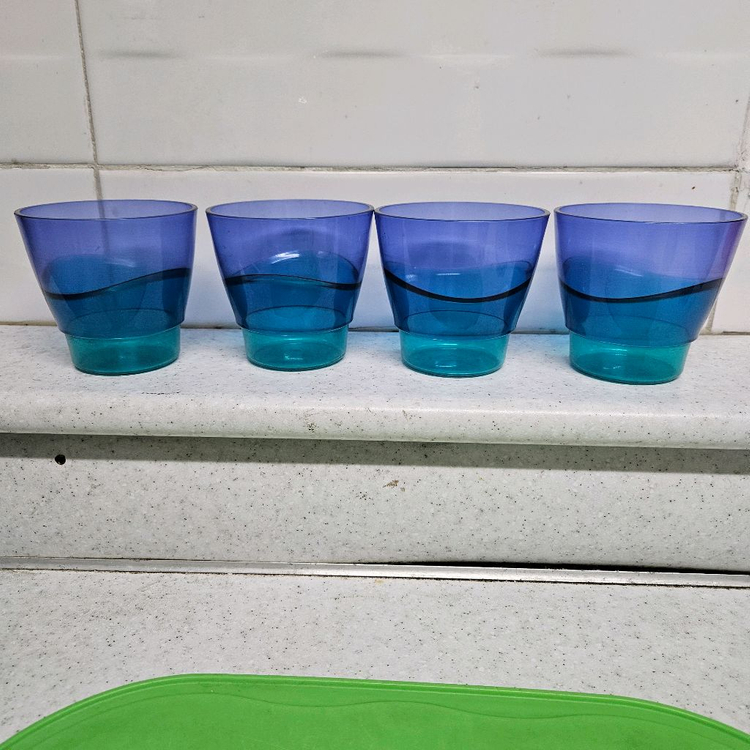 타파웨어 밥공기8개.컵4개--3