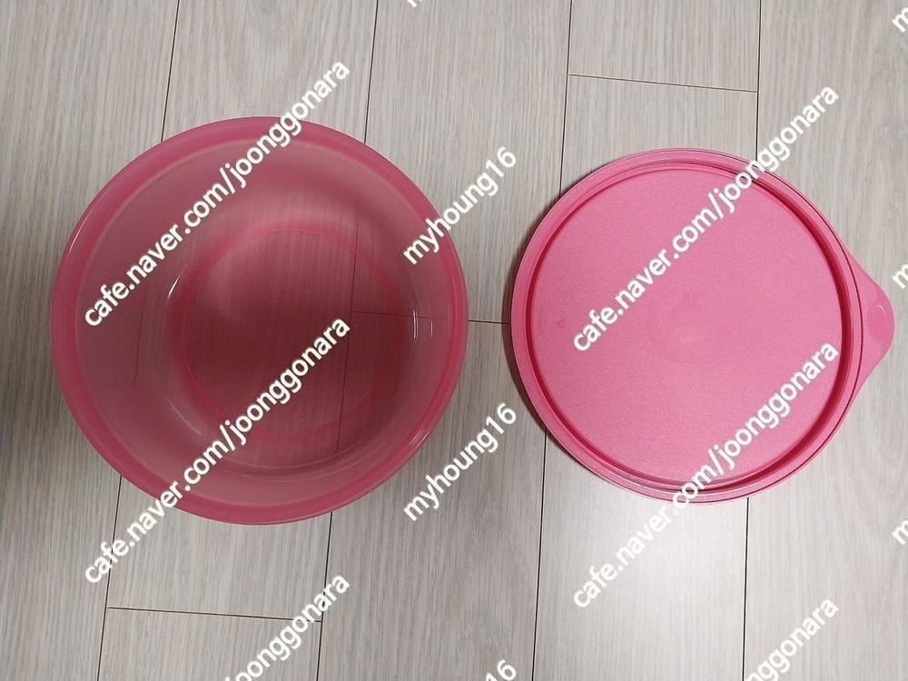 타파웨어 밀폐용기 600ml(1, 2번 사진) & 타파웨어 멀티 워시 보올 (식품용 3번 사진) 팝니다 (2만5천원--1