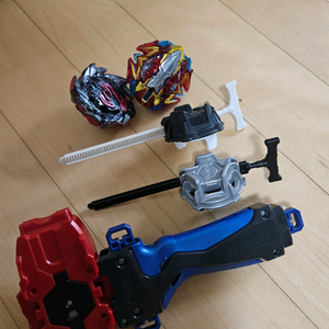 베이블레이드 2종 및 런처 일괄