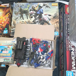 조이드 토미 스팅거 버서크퓨러 컨트롤러 일괄, 워그레이몬, 메가 유니콘 가조, 엘도라파이브 미개봉, 엑조디아 개봉 이미지