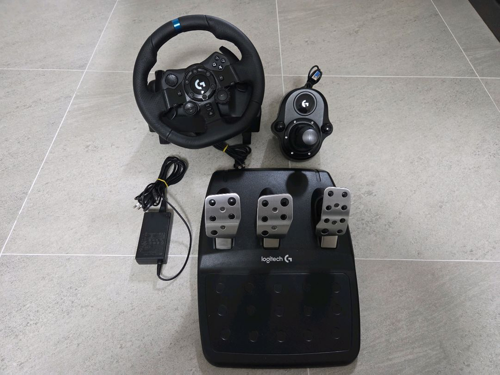 로지텍 레이싱휠 g923 판매합니다--1