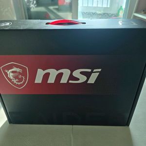 MSI 레이더 18 HX 코어Ultra9 프로세서, 지포스 RTX 5090 그래픽 카드, 64GB RAM, 4TB