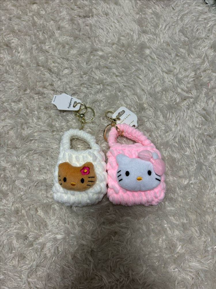 (새상품)키티 미니뜨개가방 에어팟케이스2개 이미지