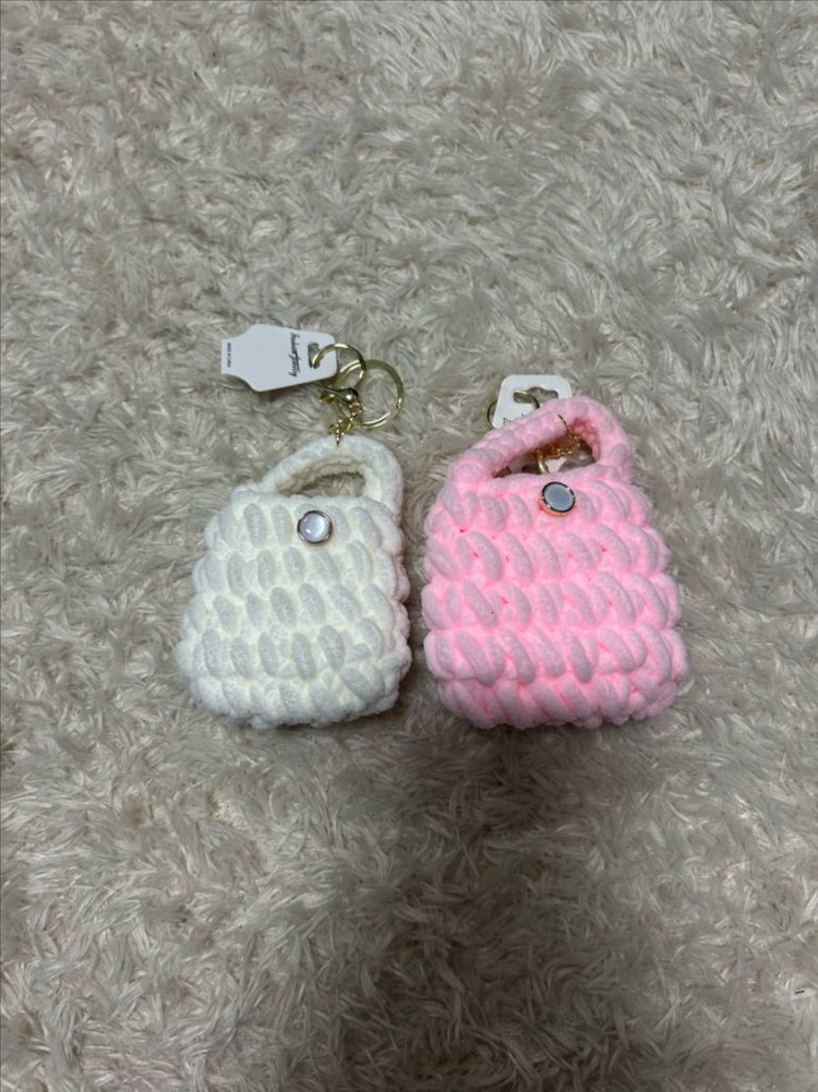 (새상품)키티 미니뜨개가방 에어팟케이스2개 이미지