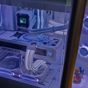 9800X3D + RTX5080 컴퓨터 팝니다.