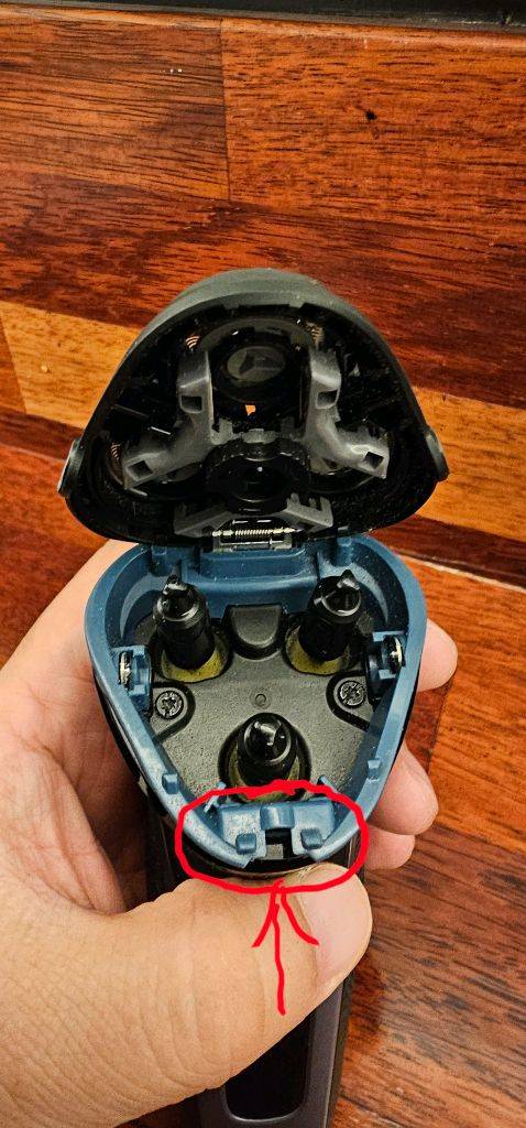 (배송비포함) 필립스 3000 시리즈 전기면도기 (뚜껑버튼만 고장)--5