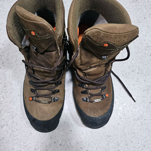 크리스피 네바다 등산화 275