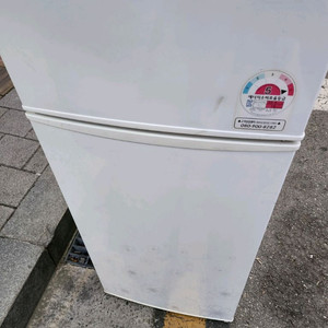 소형 냉장고 145리터 근처는 가져다 드려요 이미지