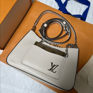 실착용없음 정품 루이비통 마렐 에피 미니백 화이트 M80688