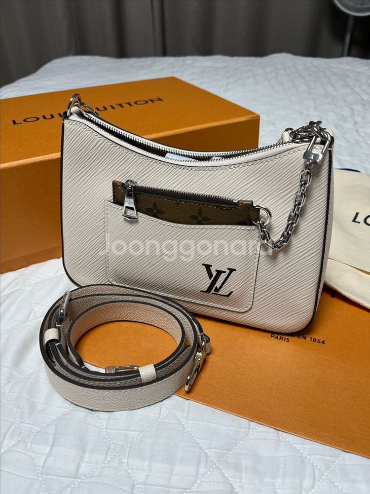 실착용없음 정품 루이비통 마렐 에피 미니백 화이트 M80688--1