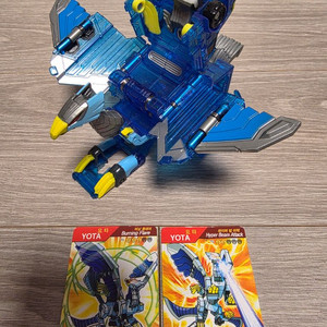 터닝메카드 점보 - 요타+메카드 2장변신 문제 없이 깨끗하고 하자 없는 A급입니다속성은 Black, 메카드 2장