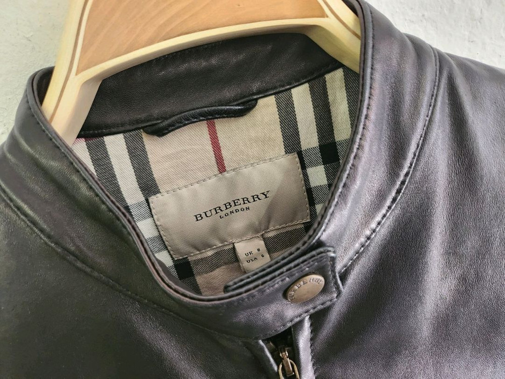 버버리 가죽 쟈켓--1