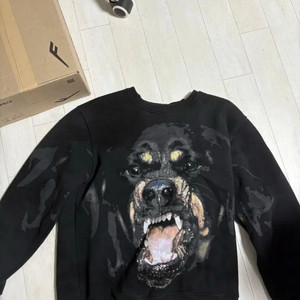 지방시 로트와일러 맨투맨 m 이미지