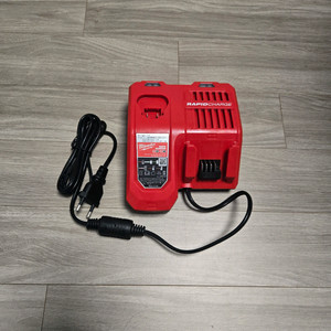 (새제품)밀워키 멀티고속충전기 m12-18fc