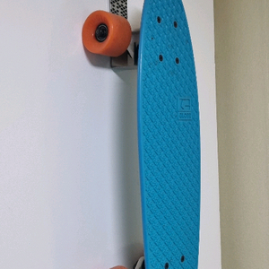 글로브 반탐 23인치 미니크루저 스케이트보드 페니거치대