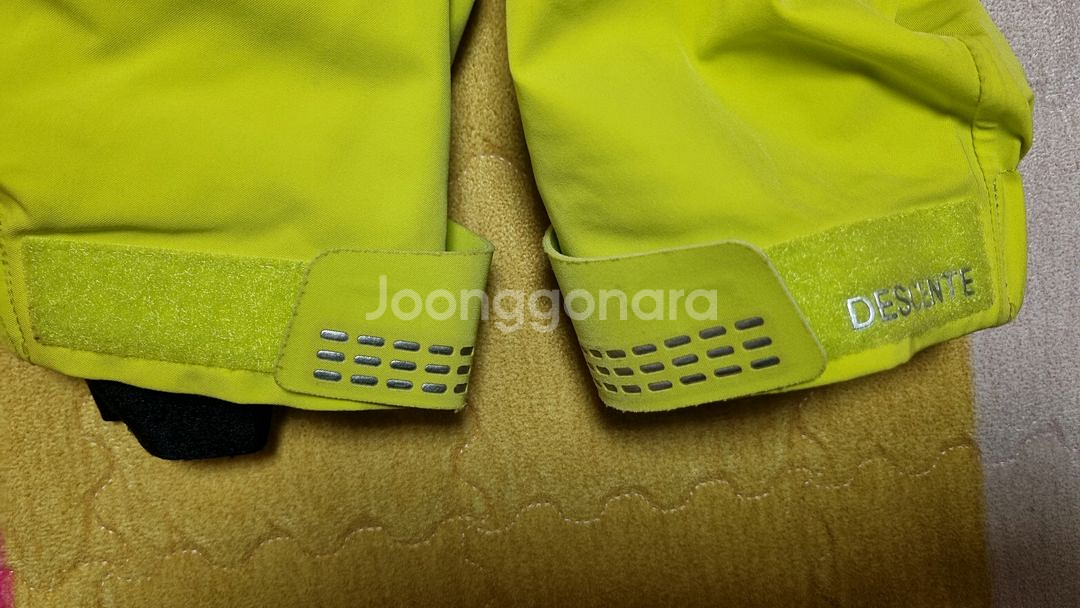 데상트 스키 자켓 팝니다.--2