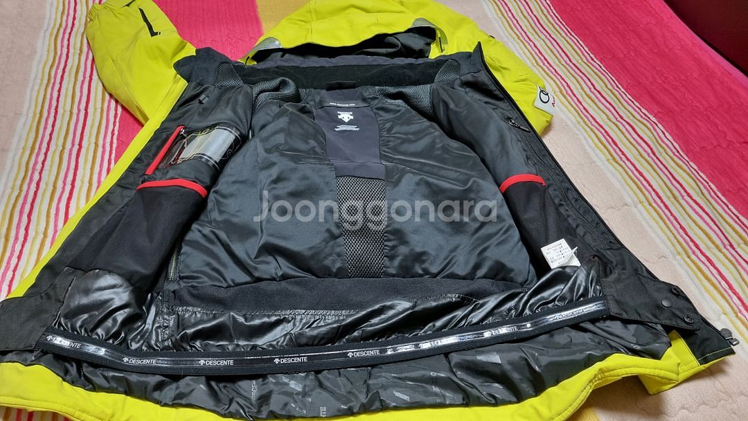 데상트 스키 자켓 팝니다.--3
