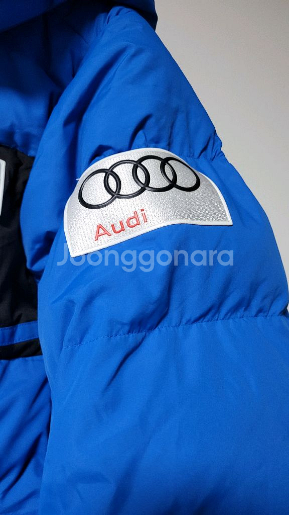 데상트 아우디 롱패딩 M사이즈, 파란색입니다 새것처럼 상태 좋아요.- 충전재는 오리털 80%와 깃털 20%--2