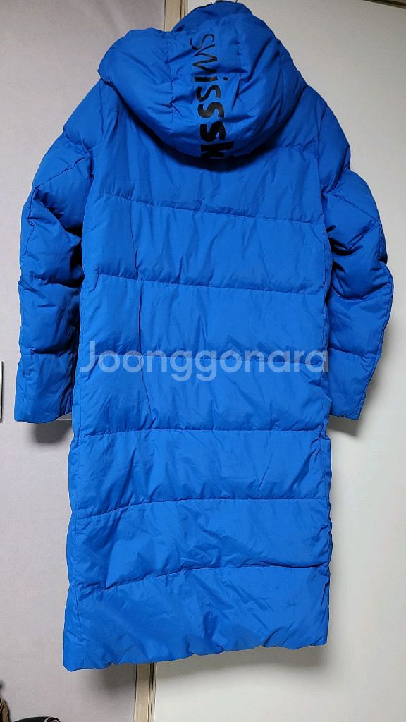 데상트 아우디 롱패딩 M사이즈, 파란색입니다 새것처럼 상태 좋아요.- 충전재는 오리털 80%와 깃털 20%--3
