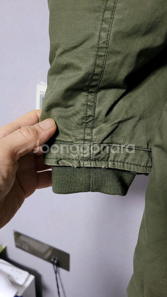 카이아크만 N3B 야상 S사이즈입니다- 올리브 그린 색상입니다- 가볍고 따뜻하게 입을 수 있습니다털 천연모피--2