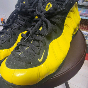 나이키 에어 폼포짓 원 우탱 옵틱 옐로우 265mm