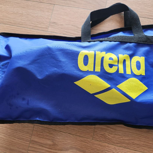 아레나 여성용 수영장갑