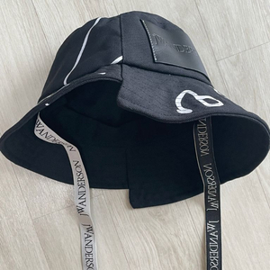 JW앤더슨 버킷햇