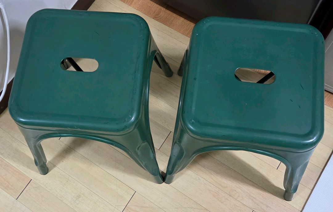 공릉동)업소용 철제의자 2개 일괄 직거래만--2