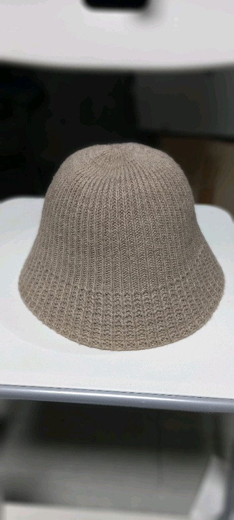 새제품 크로커다일레이디 니트 버킷햇--1