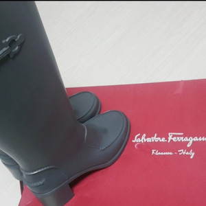 살바토레 페라가모 레인부츠 이미지