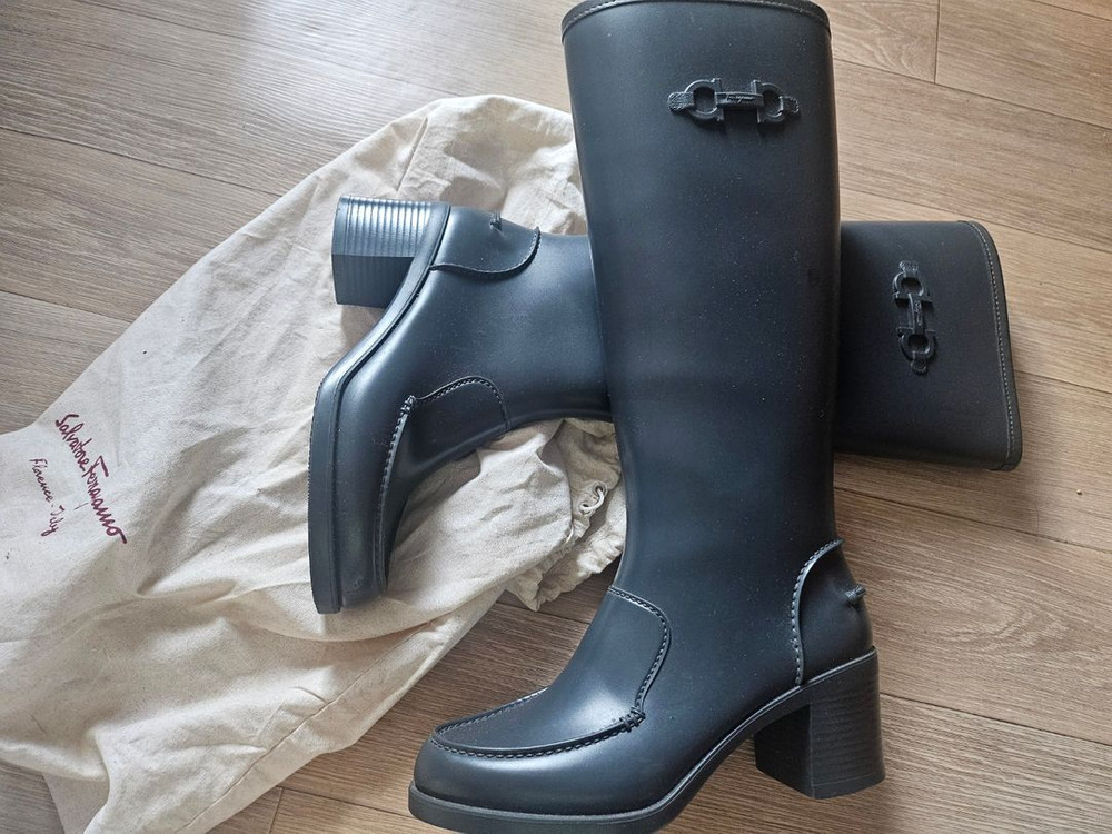 살바토레 페라가모 레인부츠 이미지