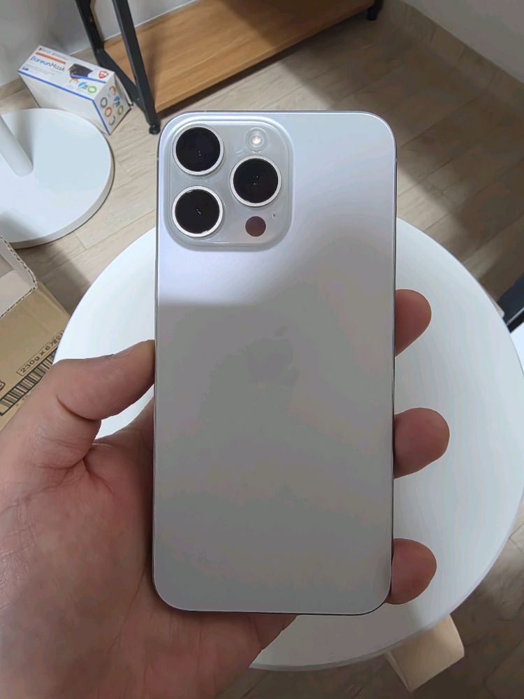 S급 아이폰 15프로맥스 화이트 256기가--1